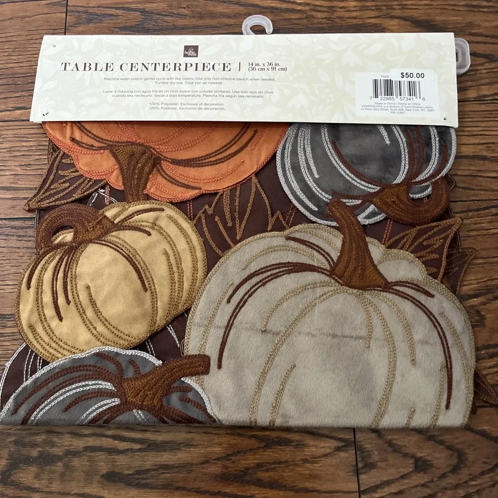 Homewear Pumpkin Centerpiece Velvety Table Runner Leaves Neutrals New 14x36